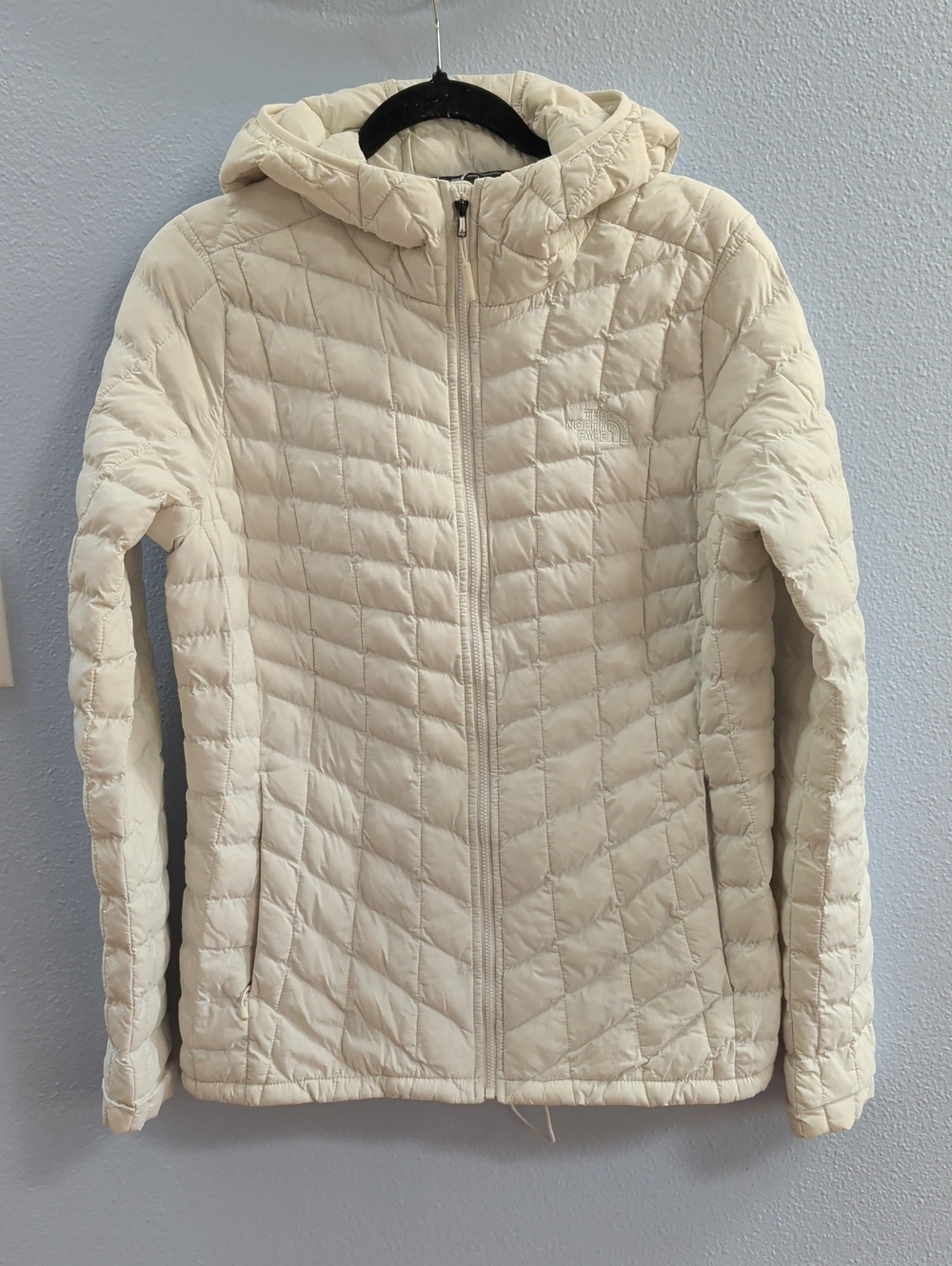 The North Face Thermoball Lightweight Hooded Puffer Jacket - Cream